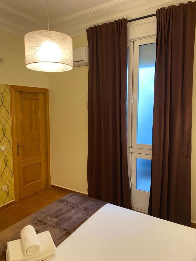 Hostal Alaska Madrid Bagian luar foto