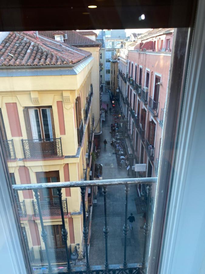 Hostal Alaska Madrid Bagian luar foto