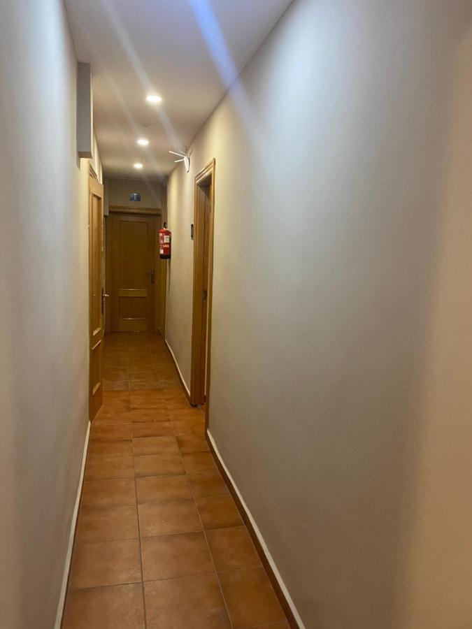 Hostal Alaska Madrid Bagian luar foto