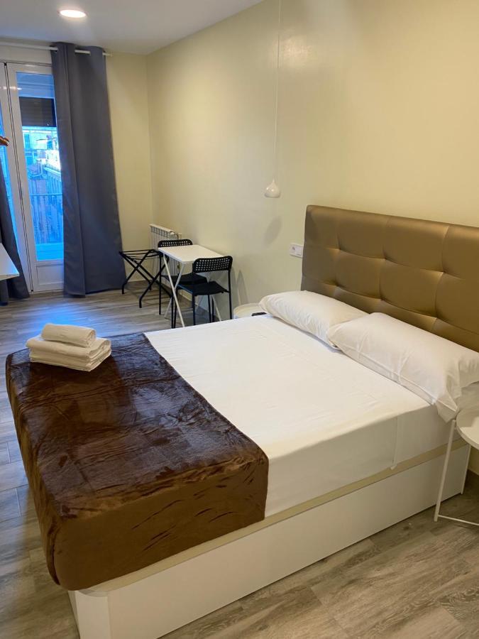 Hostal Alaska Madrid Bagian luar foto