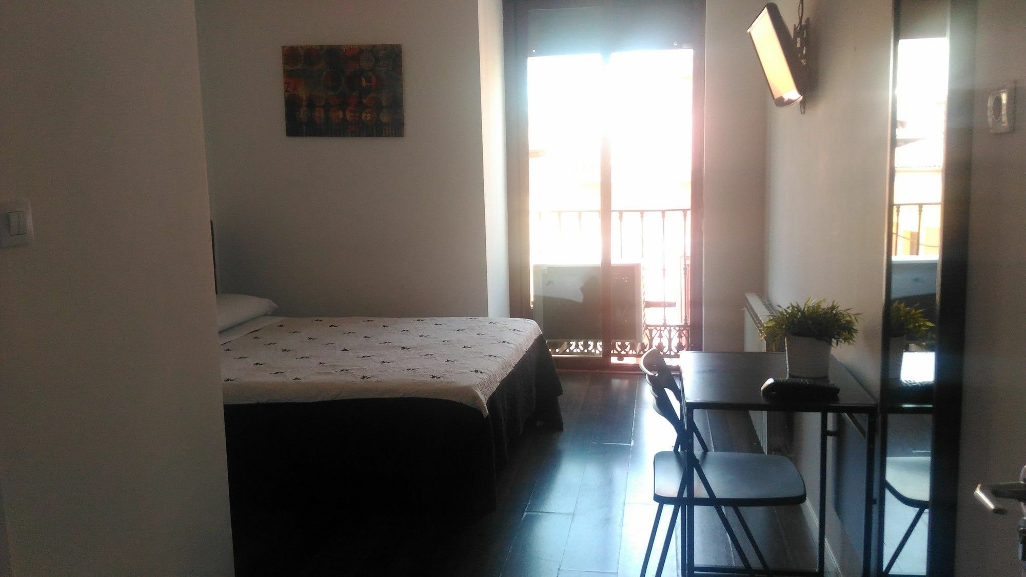 Hostal Alaska Madrid Bagian luar foto
