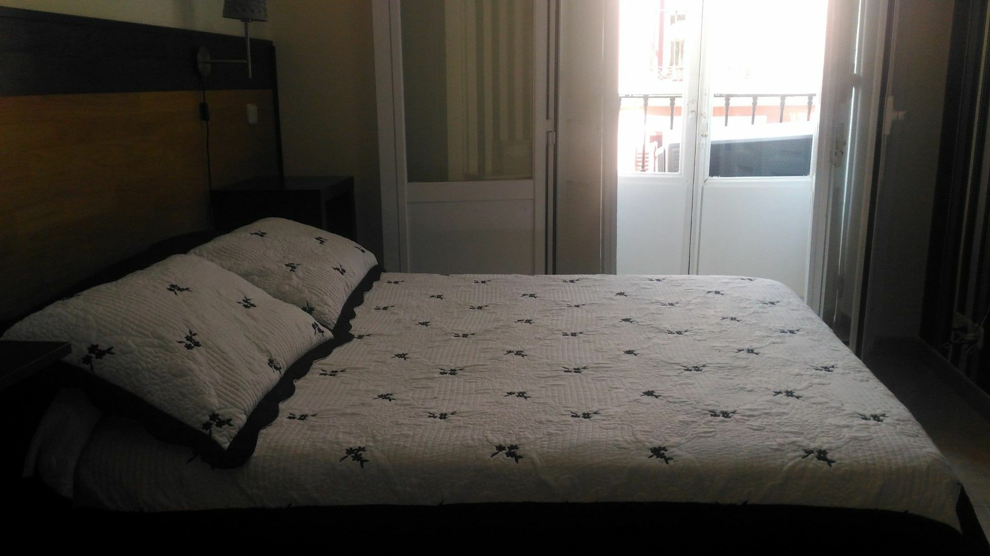 Hostal Alaska Madrid Bagian luar foto
