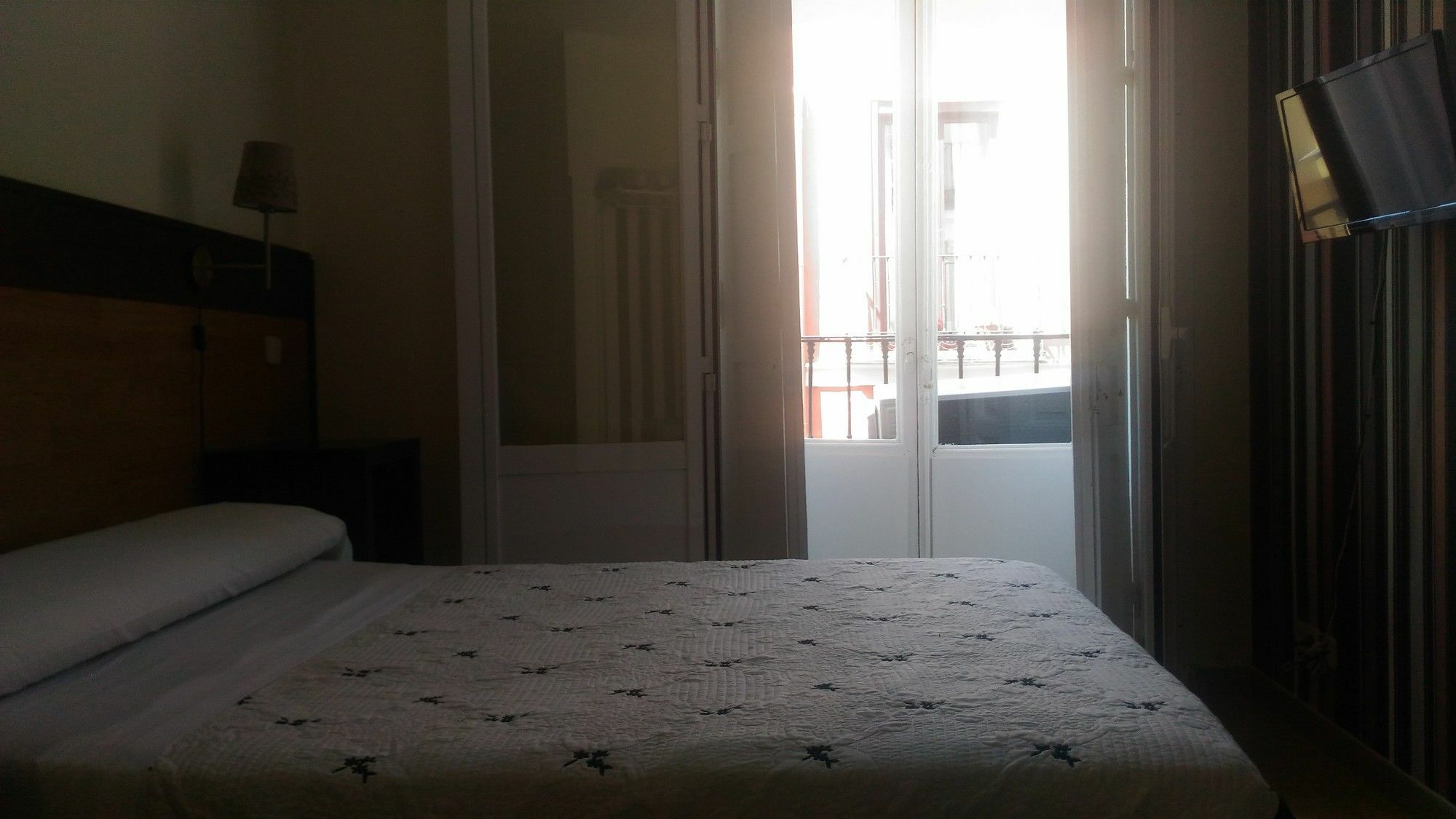 Hostal Alaska Madrid Bagian luar foto