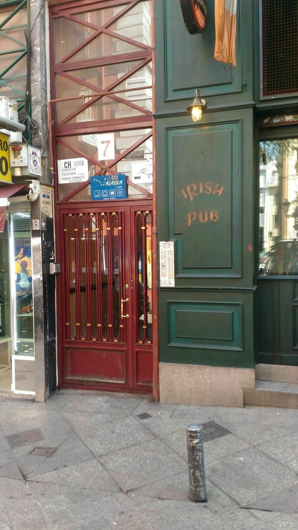Hostal Alaska Madrid Bagian luar foto